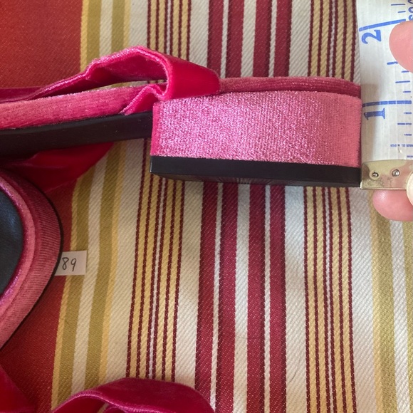 New Look women’s Pink Velvet Lace Up Flat Sandals NWT on the sole of the shoe - Picture 9 of 10